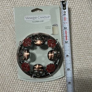 Yankee candle topper. Skulls and roses. BRAND NEW